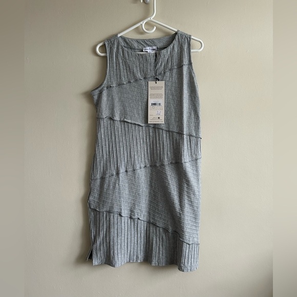 Neon Buddha Grey Sleeveless Dress Size Small - Picture 1 of 9